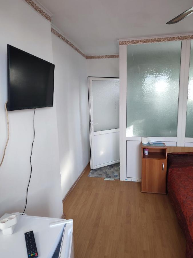 Hostel Emy Camere Cu Baie Proprie Aproape De Plaja 3 Papuci Constanta Bagian luar foto